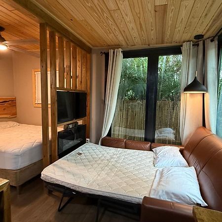 Sweet Tiny Cabin Tampa Exterior foto